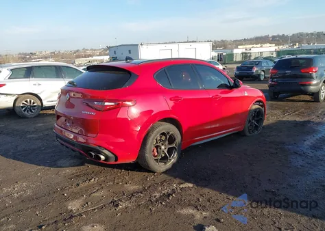 2018 Alfa Romeo Stelvio Quadrifoglio Awd z USA, uszkodzony, nr VIN ZASFAKEVXJ7C20401